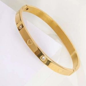 ❤️Gorgeous❤️ New Hearts & Rhinestones Bangle